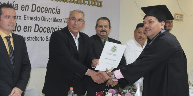 Celebran graduación del Instituto del Desierto de Santa Ana