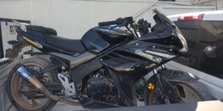 Policías municipales de la sspm recuperan motocicleta robada