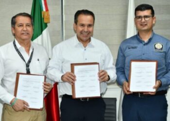 Acuerdan Alcalde y Sindicato de Bomberos convenio con beneficios económicos y laborales