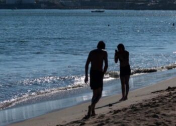 Pese a ‘Otis’, turistas llegan a Acapulco para Navidad y Año Nuevo