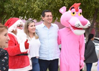 Presidente Jorge Alberto Elías Retes y su esposa, Luz Argel Gaxiola de Elías, organizan posadas a los niños