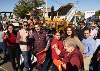 Da banderazo Lamarque Cano a obra de pavimentación en calle Providencia