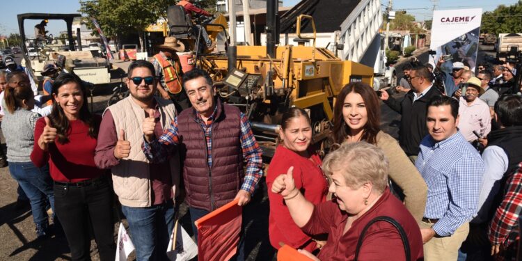Da banderazo Lamarque Cano a obra de pavimentación en calle Providencia