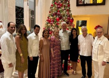Peña Nieto reaparece en Punta Cana junto a Bill Clinton