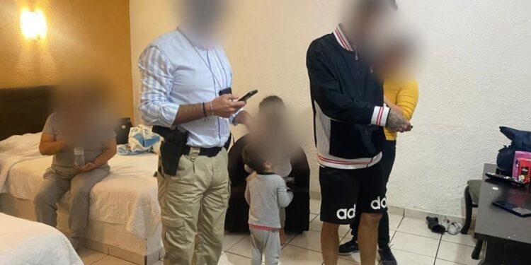 Localiza Unidad Especializada de Combate al Secuestro a familia víctima de engaño telefónico con fines de extorsión
