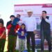 Beneficia gobernador Durazo a familias de Sahuaripa con certeza jurídica, becas e infraestructura deportiva