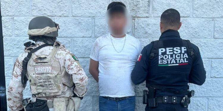 Corporaciones de la Mesa de Seguridad detienen a persona con arma larga y vehículo robado en Caborca