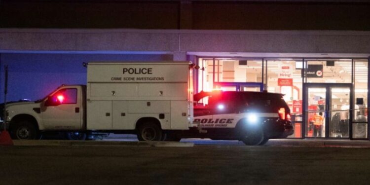 Tiroteo en un centro comercial de EU, en plena Nochebuena, deja un muerto y 3 heridos
