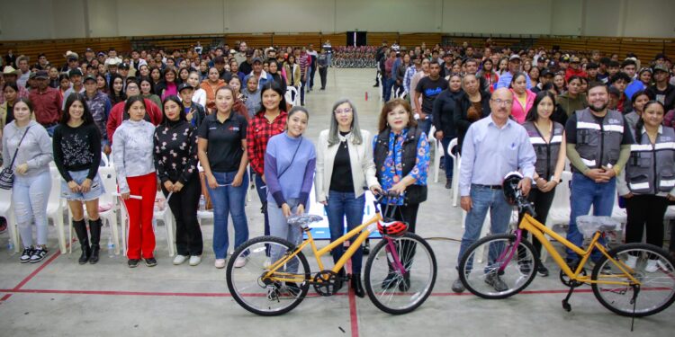 Gobierno de Sonora Invierte en el Bienestar de Álamos con programas sociales