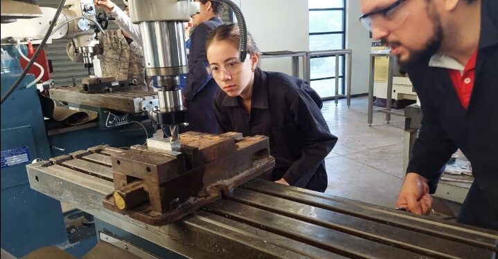 Fortalece UTGuaymas educación continua del sector productivo estatal
