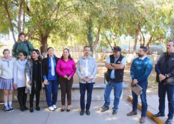 Anuncia alcalde Juan Jesús Flores 15 becas a estudiantes de Cobach
