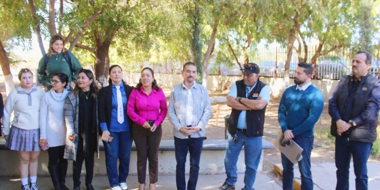 Anuncia alcalde Juan Jesús Flores 15 becas a estudiantes de Cobach