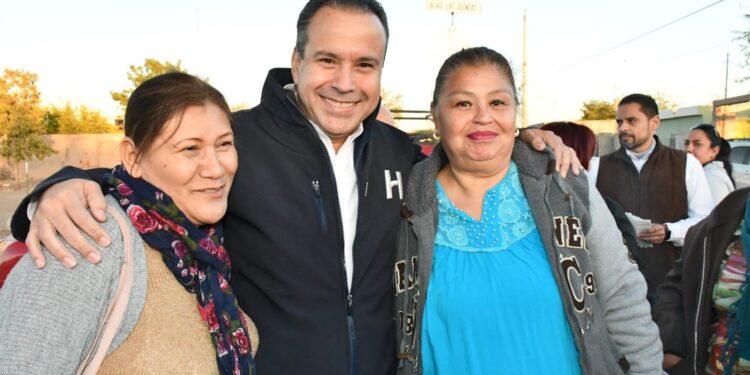 Entrega Toño Astiazarán pavimentación en un tramo más del bulevar Las Quintas