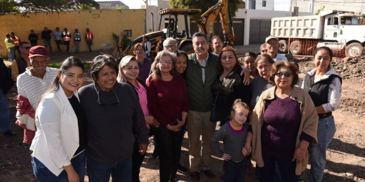 Da Lamarque Cano banderazo a pavimentación en calle Tetabiate
