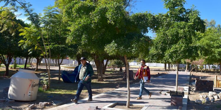 Supervisa Toño Astiazarán avances en rehabilitación del Parque Madero