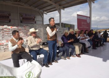 Atestigua alcalde de Cajeme entrega de insumos y maquinarias a agricultores