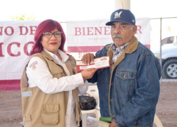 Reciben tarjetas de pensión del bienestar 522 adultos mayores y con discapacidad