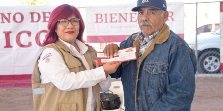 Reciben tarjetas de pensión del bienestar 522 adultos mayores y con discapacidad