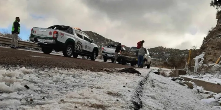 Circulación del tramo Ímuris-Cananea queda abierta tras congelamiento de carretera