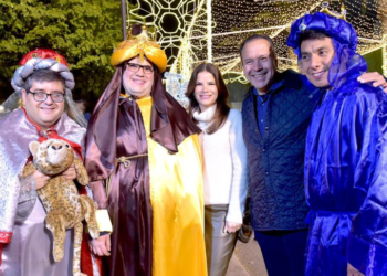 Celebran Toño Astiazarán y ciudadanía con la Rosca de Reyes más grande de Hermosillo
