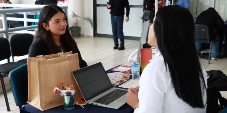 Ofertan más de 300 puestos de trabajo en primera jornada de reclutamiento