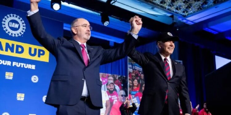 Poderoso sindicato automovilístico respalda a Joe Biden y pide votar por él