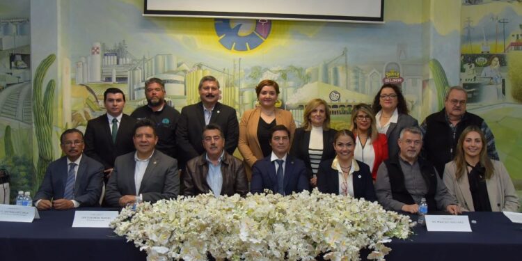 Alcalde toma protesta a nuevo presidente de CANACINTRA Obregón