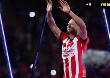 ‘Chicharito’ se conmueve hasta las lágrimas en su presentación con Chivas