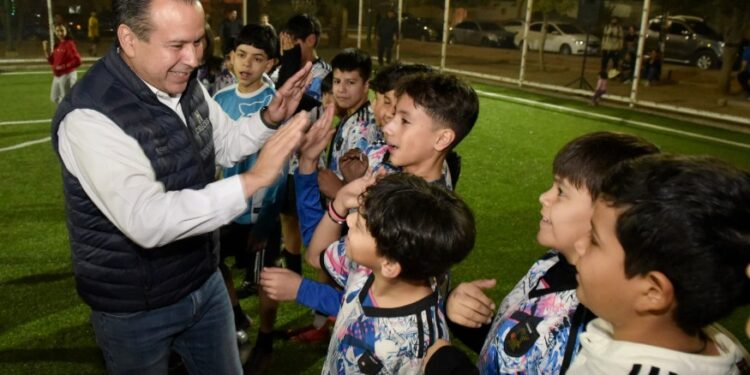 Confirma Toño Astiazarán próxima entrega de unidad deportiva rehabilitada en la colonia Norberto Ortega