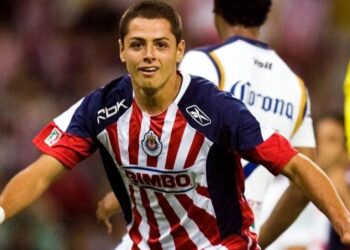 ¡Es oficial! Chicharito regresa a Chivas | Video