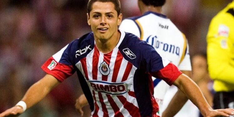 ¡Es oficial! Chicharito regresa a Chivas | Video