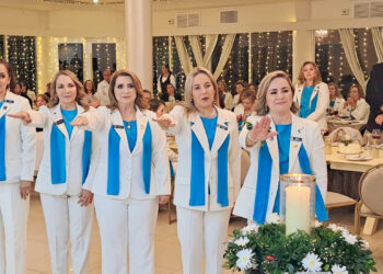 Mi reconocimiento y admiración a las damas de la asociación george papanicolaou; Alcalde Juan Jesús Flores