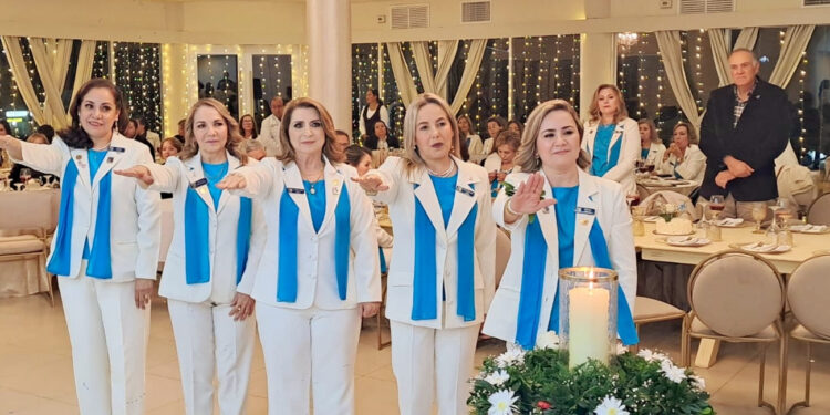 Mi reconocimiento y admiración a las damas de la asociación george papanicolaou; Alcalde Juan Jesús Flores