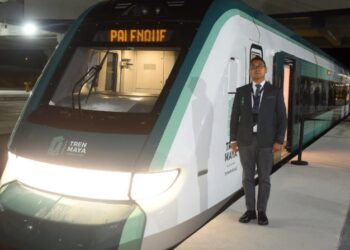 AMLO inaugura tramo Cancún-Palenque del Tren Maya