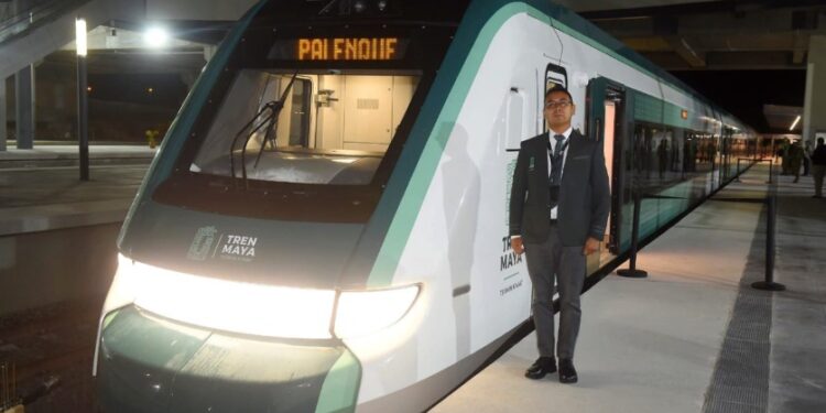 AMLO inaugura tramo Cancún-Palenque del Tren Maya