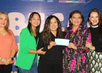 Reciben estímulo económico “beca-terapia” madres huatabampenses de niños especiales