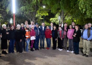 Entrega Toño Astiazarán rehabilitación a parque de la colonia Santa Fe