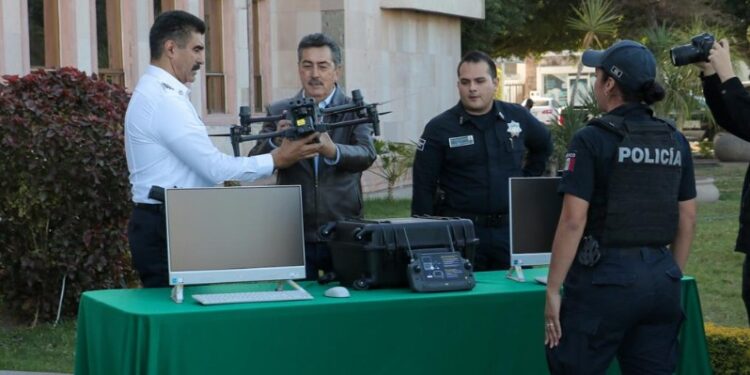 Entrega presidente municipal tres patrullas nuevas, dron y equipo de cómputo a SSPM