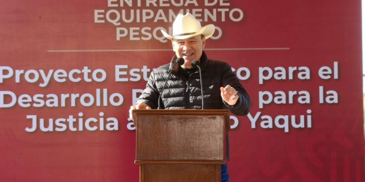 Entrega gobernador Durazo equipo pesquero en beneficio de 600 familias de Bahía de Lobos