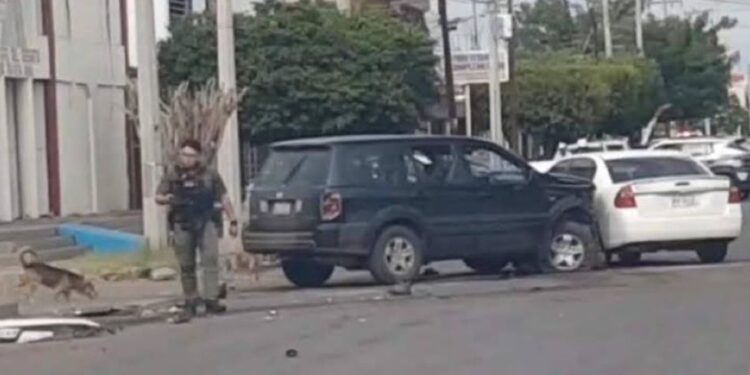 Asesinan a hombre en ataque directo a su auto en el centro de Ciudad Obregón