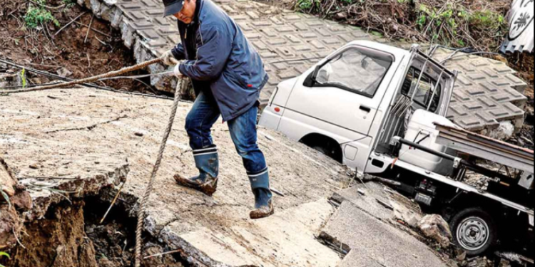 Suman 126 muertos por terremoto en Japón; se registran 211 desaparecidos