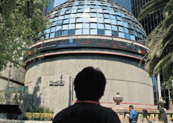 Bolsa mexicana perfila su tercera caída consecutiva; presionan Volaris y Peñoles
