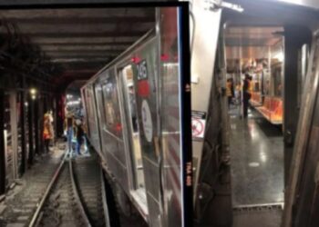 Chocan trenes en Nueva York: Reportan 24 heridos tras choque en Metro de Manhattan