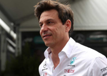 Toto Wolff seguirá como director de Mercedes por tres años más