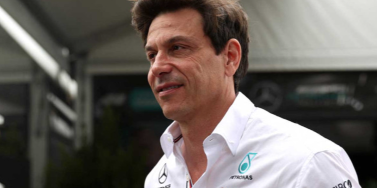 Toto Wolff seguirá como director de Mercedes por tres años más
