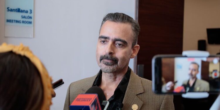 Importante que servidores públicos y policías municipales porten equipos de vídeo vigilancia: Diputado Oscar Castro