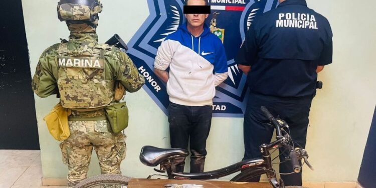 Aprehenden en barridos policía municipal y marina a sujetos con armas  prohibidas