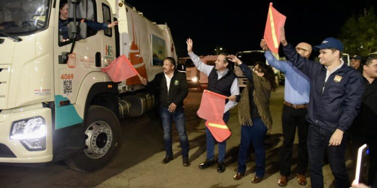 Da bienvenida Toño Astiazarán a primera tripulación de mujeres de recolección basura
