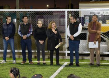Entrega Toño Astiazarán rehabilitación de parque en Costa del Sol