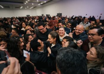 Al grito de ¡Doctora,amiga, el pueblo te admira! militantes le dan la bienvenida a Claudia Sheinbaum en Sonora